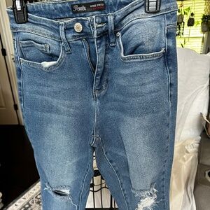 Women's Vintage distressed stretched skinny jeans with frayed v on legs - Size 6